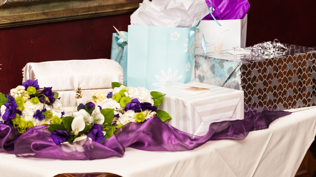 Virtueller Hochzeitstisch: 3 TOP-Ideen für eure Hochzeitsgeschenk-Wünsche