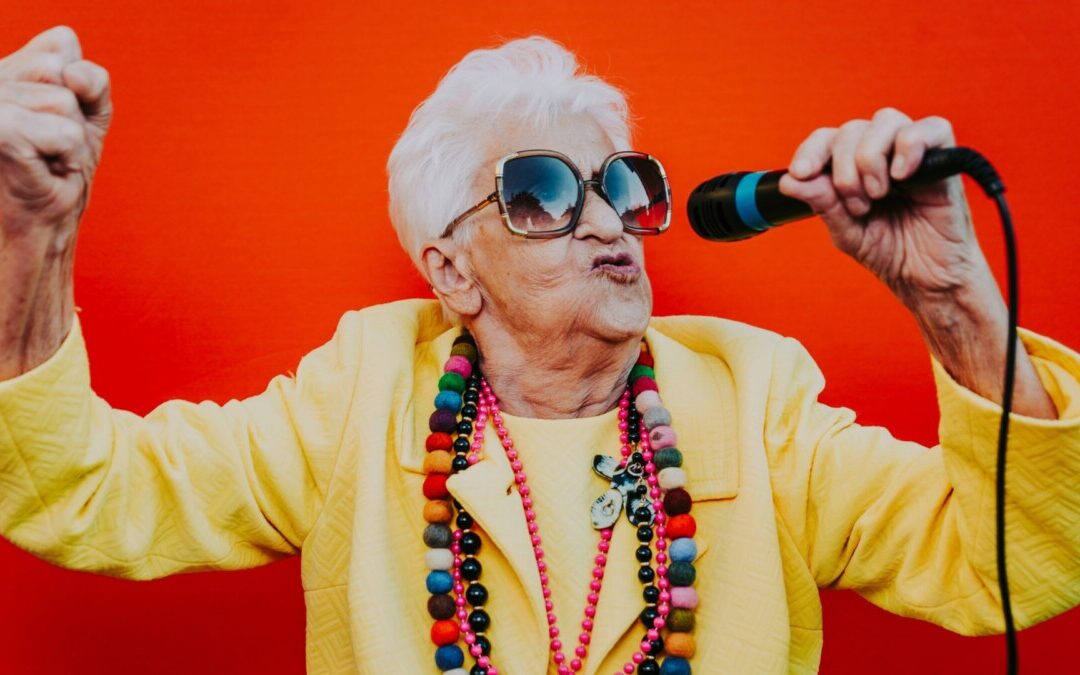 Trinklieder – diese Stimmungslieder bringen die Party-Gesellschaft zum Mitsingen